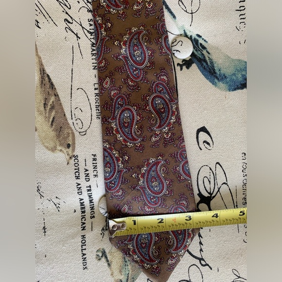 Kuppenheimer Men’s Tie: Brown/Red/Blue/Cream Silk Paisley - Picture 5 of 7